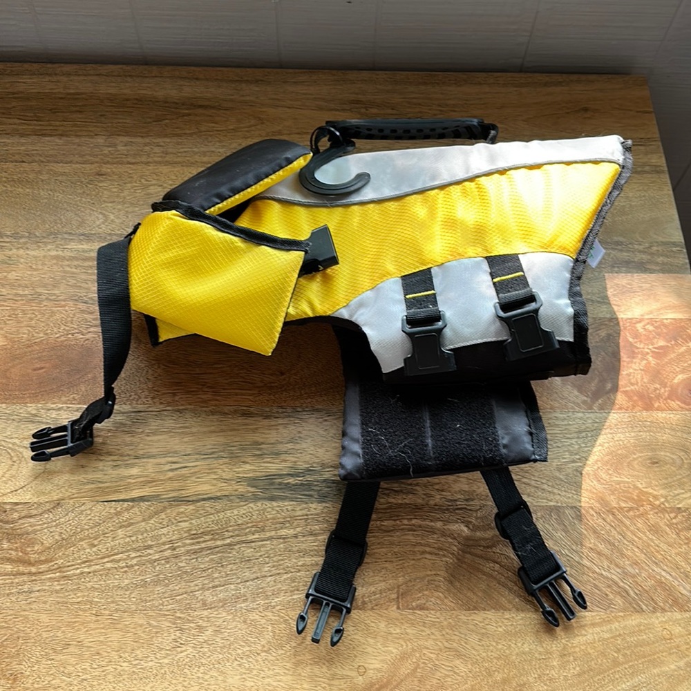 GF Pet Medium Dog Life Jacket (Size M)